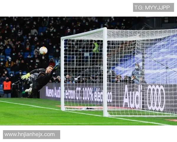 从足球明星独特跑姿解读运动之美与竞技精神力量