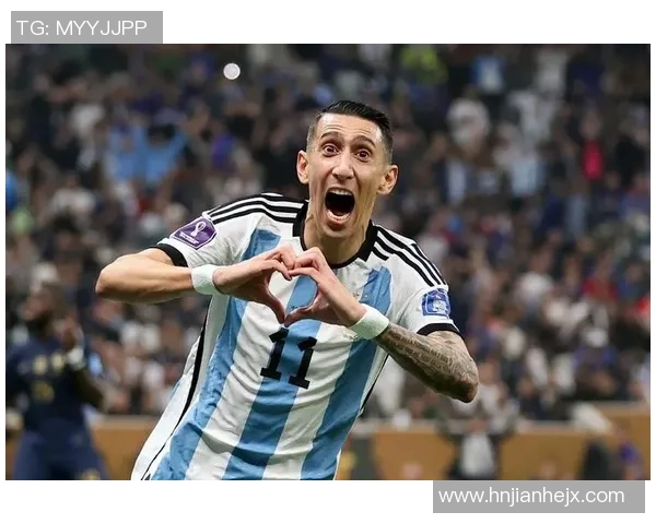 足球巨星传奇之路：从青涩少年到世界巅峰的奋斗与荣耀